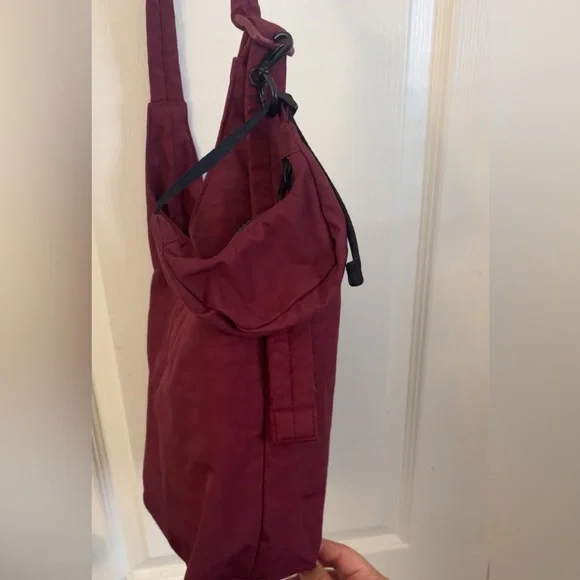 Baggu Oxblood Small Nylon Sling bag with Baggu Charm Oxblood - Picture 5 of 10